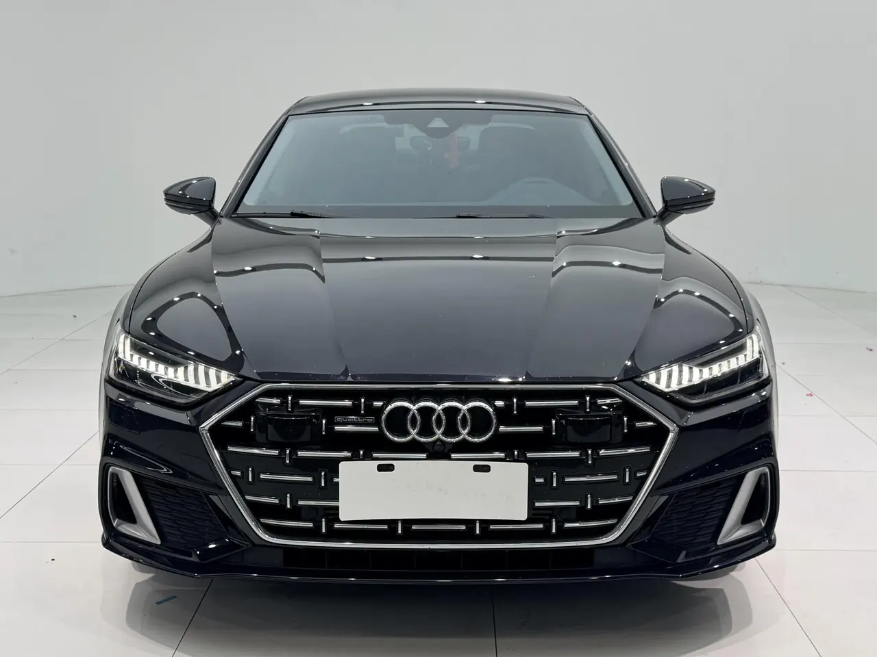 Audi 2024 A7L 2.0TFSI 45TFSI Quattro Luxury Automatic 2