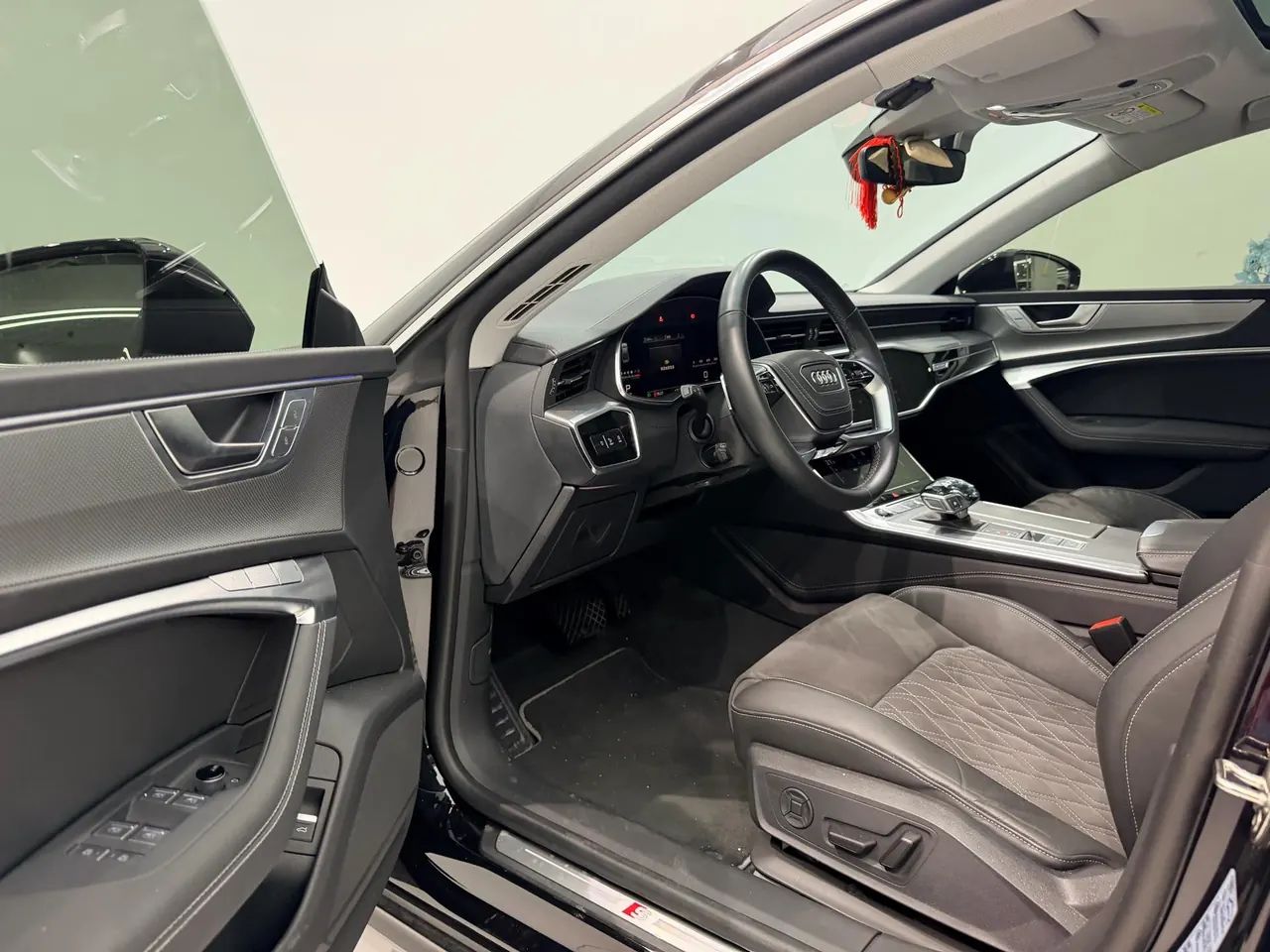 Audi 2024 A7L 2.0TFSI 45TFSI Quattro Luxury Automatic 4