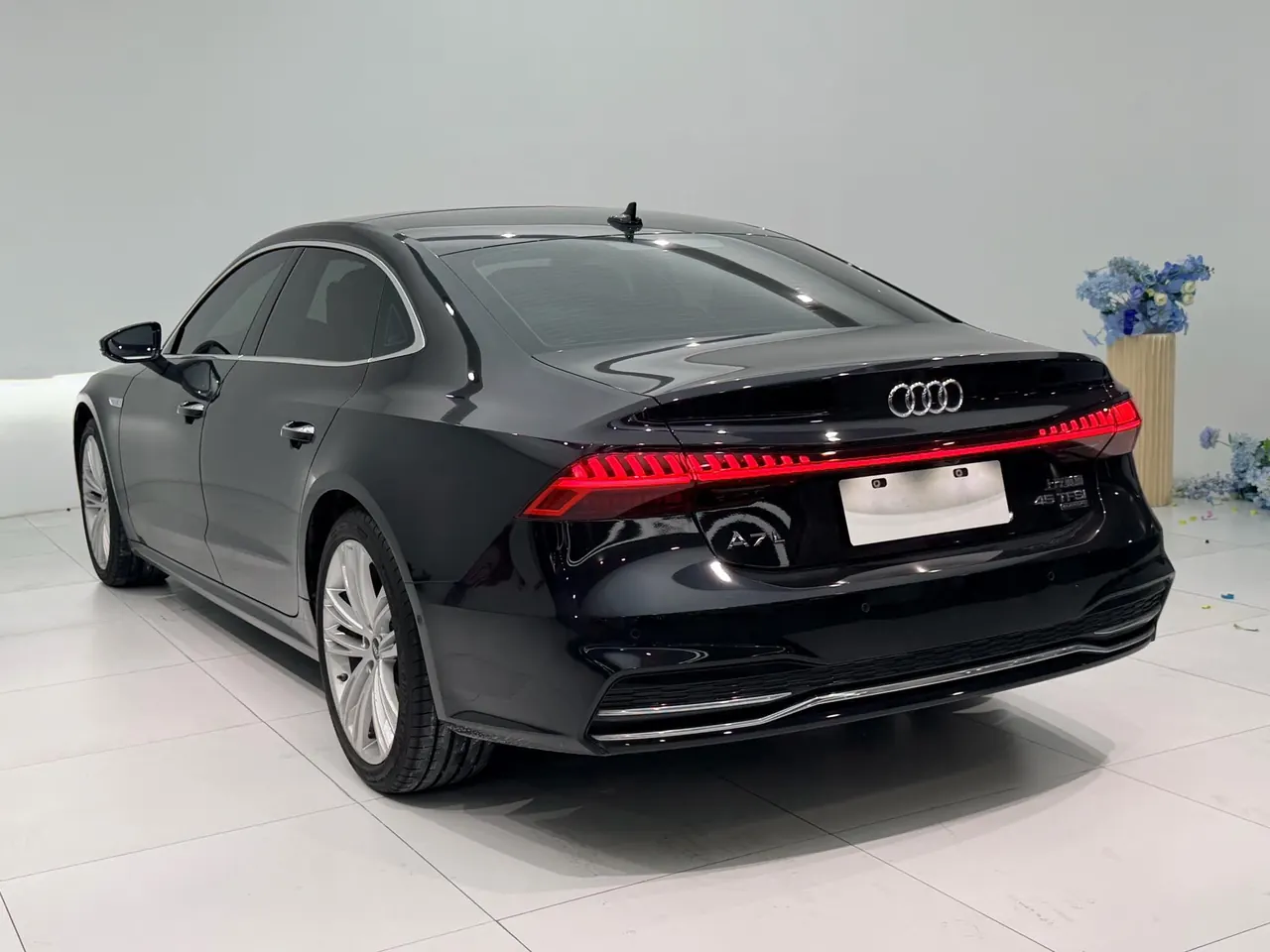 Audi 2024 A7L 2.0TFSI 45TFSI Quattro Luxury Automatic 9