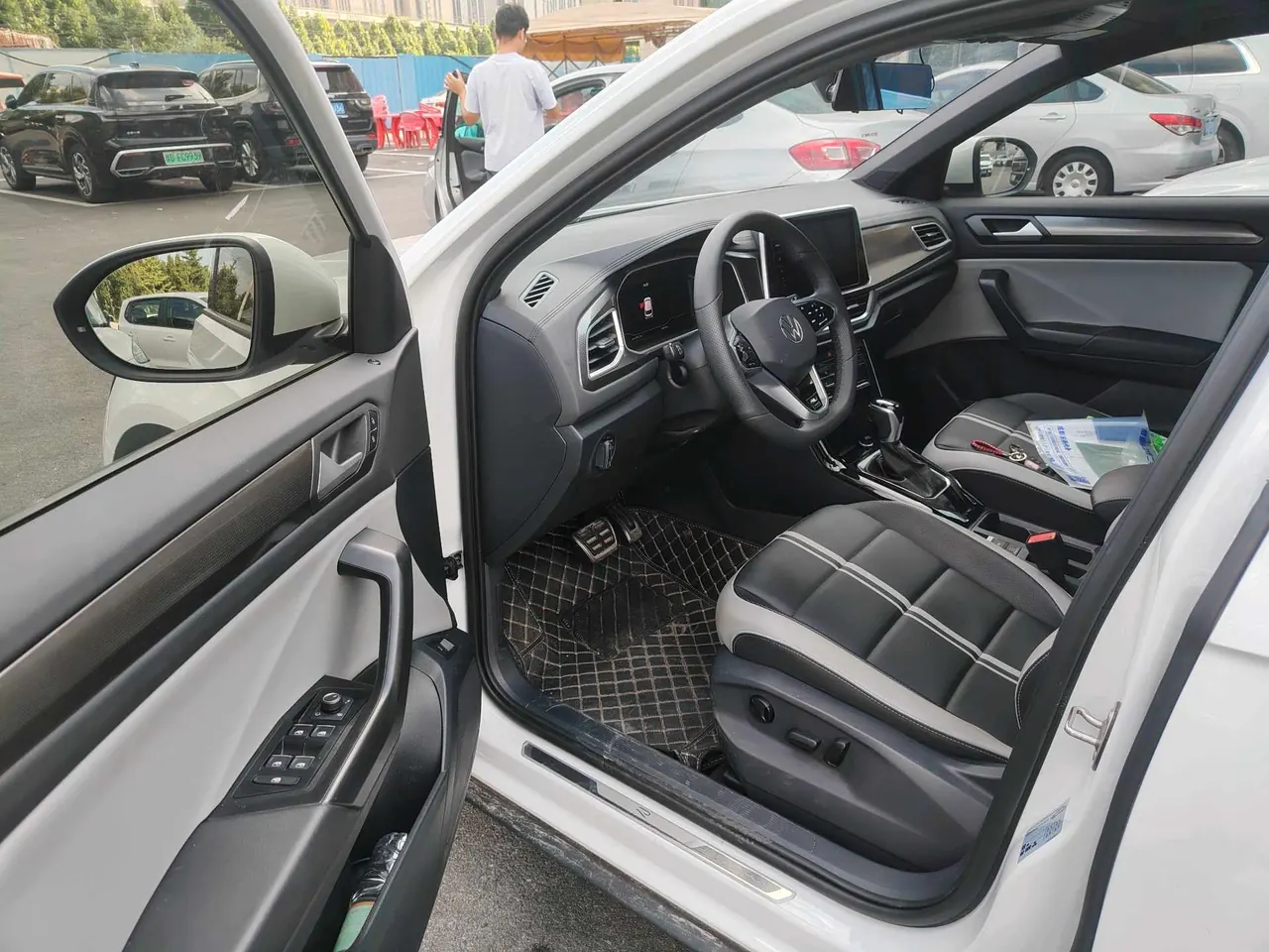 Volkswagen 2024 Tange 1.5TSI 300TSI Two-Drive Chen Guang Edition Automatic Gear 3