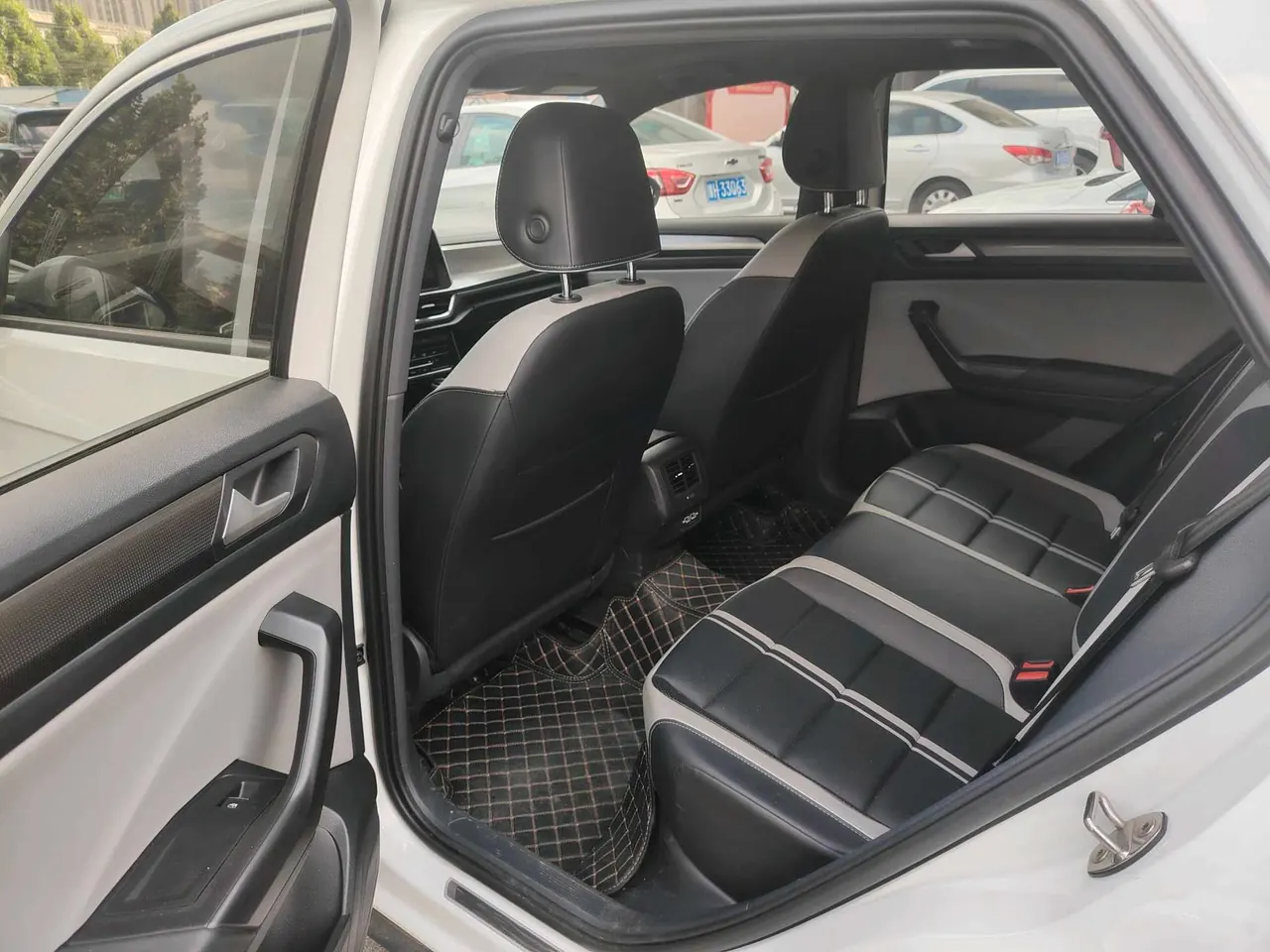 Volkswagen 2024 Tange 1.5TSI 300TSI Two-Drive Chen Guang Edition Automatic Gear 5