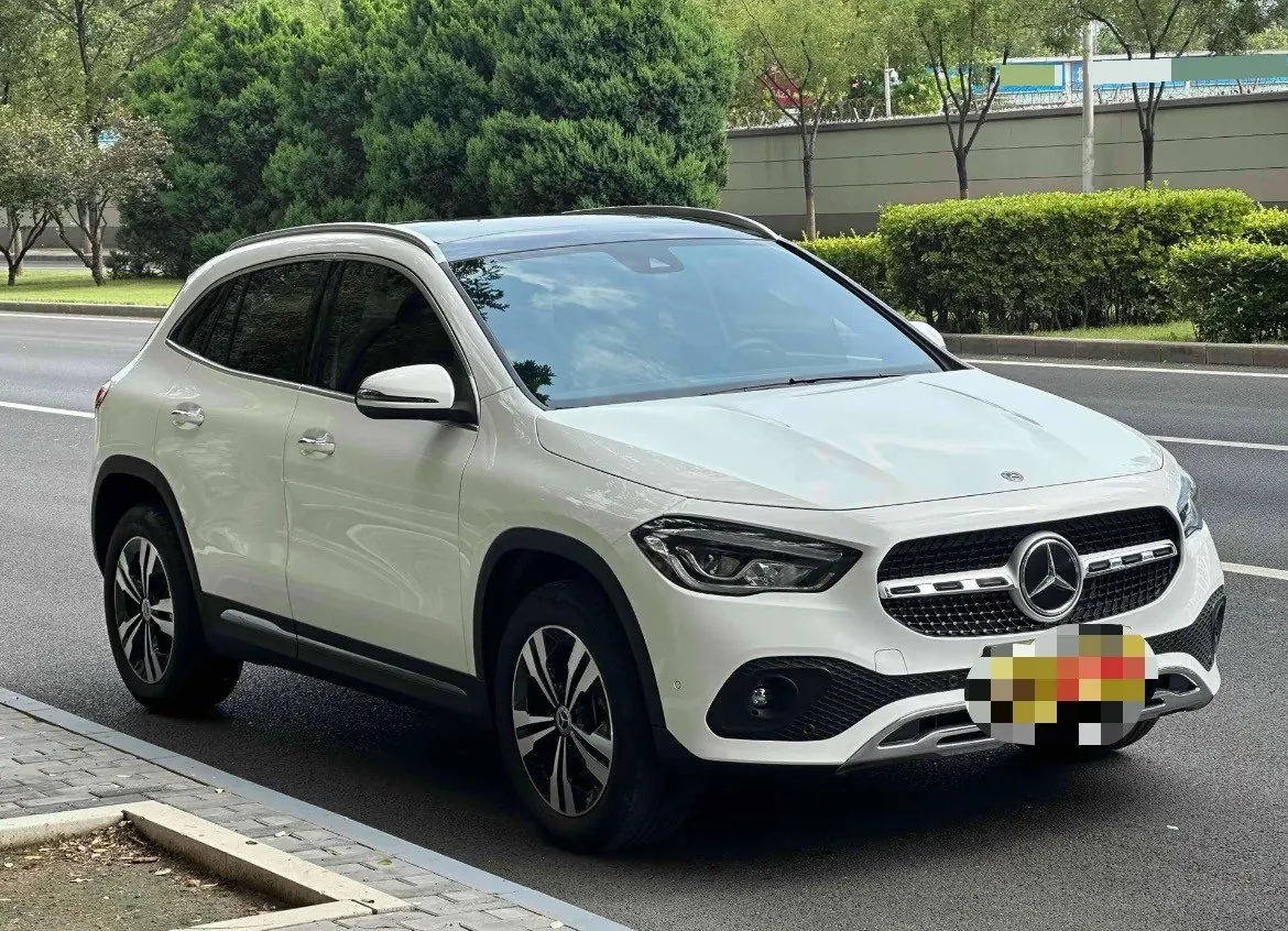 Mercedes Benz 2022 GLA 220 2.0T automatic gear 3