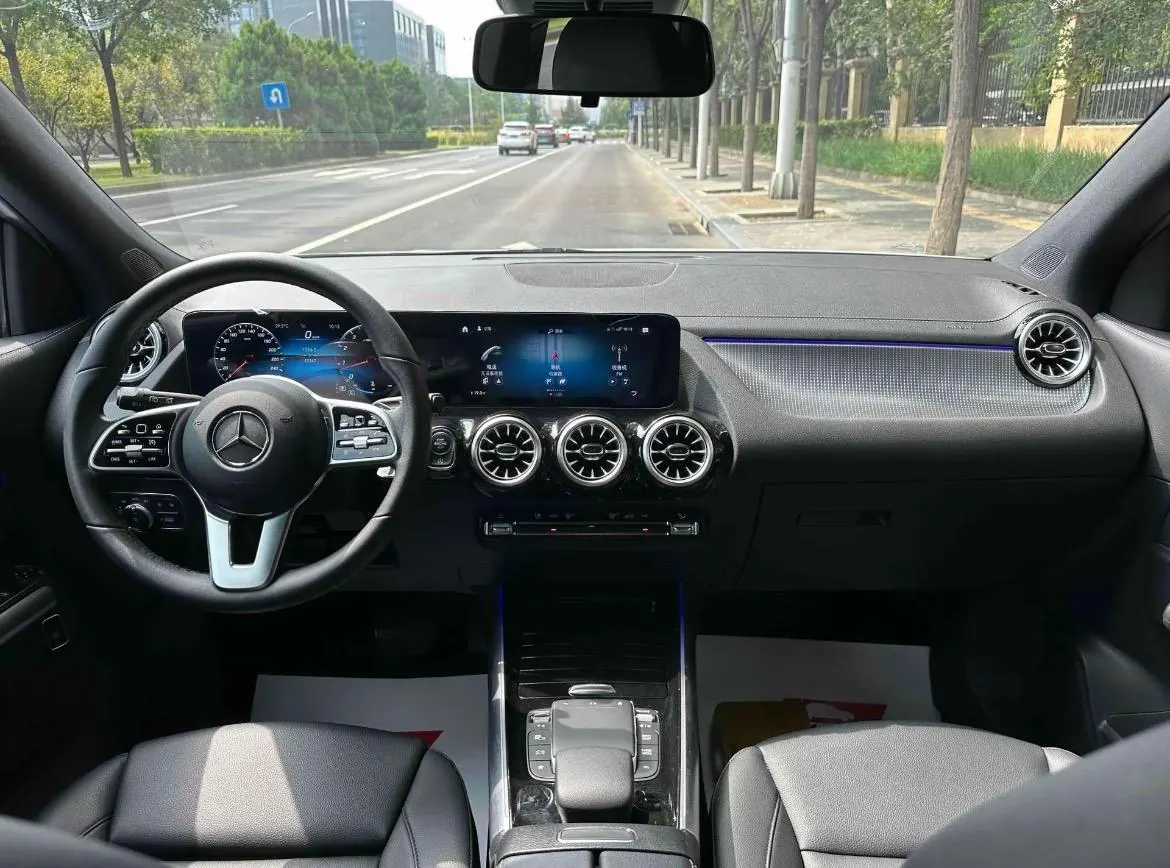 Mercedes Benz 2022 GLA 220 2.0T automatic gear 6