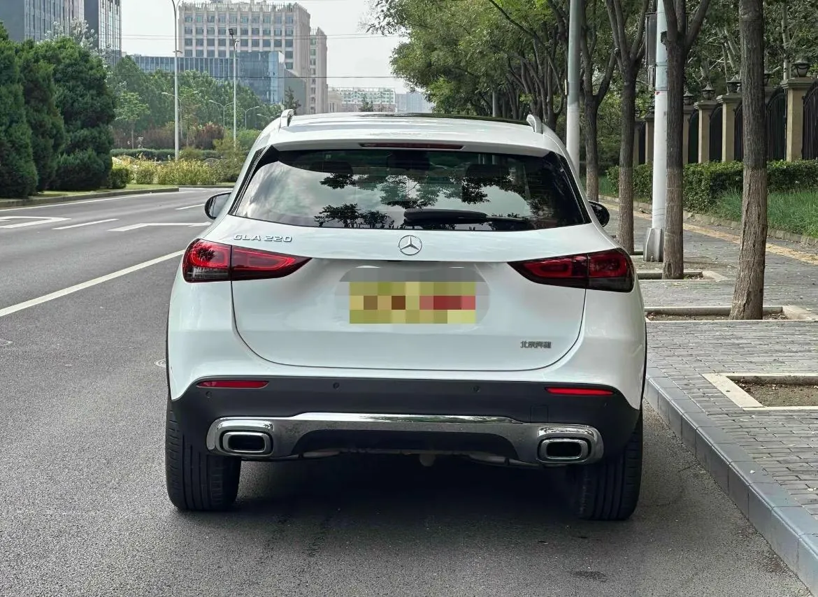 Mercedes Benz 2022 GLA 220 2.0T automatic gear 7