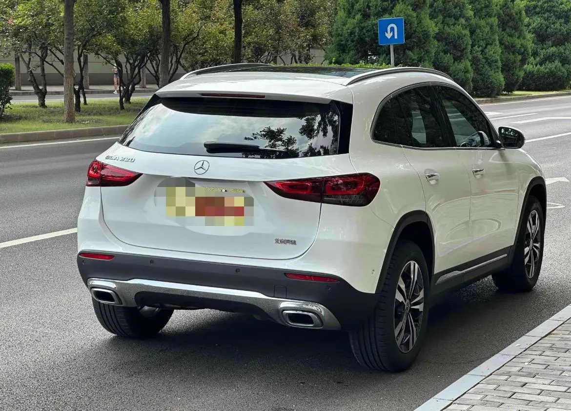 Mercedes Benz 2022 GLA 220 2.0T automatic gear 8