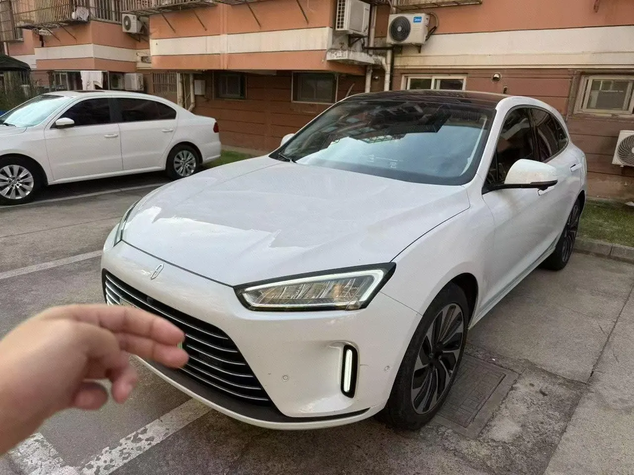 Open image lightbox: AITO 2022 AITO M5 1.5T Four-wheel Drive to Achieve Automatic Gear