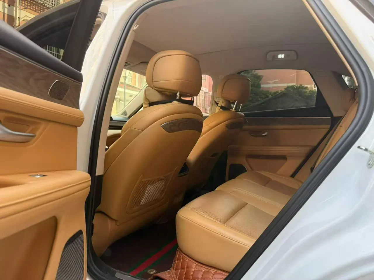 AITO 2022 AITO M5 1.5T Four-wheel Drive to Achieve Automatic Gear 3