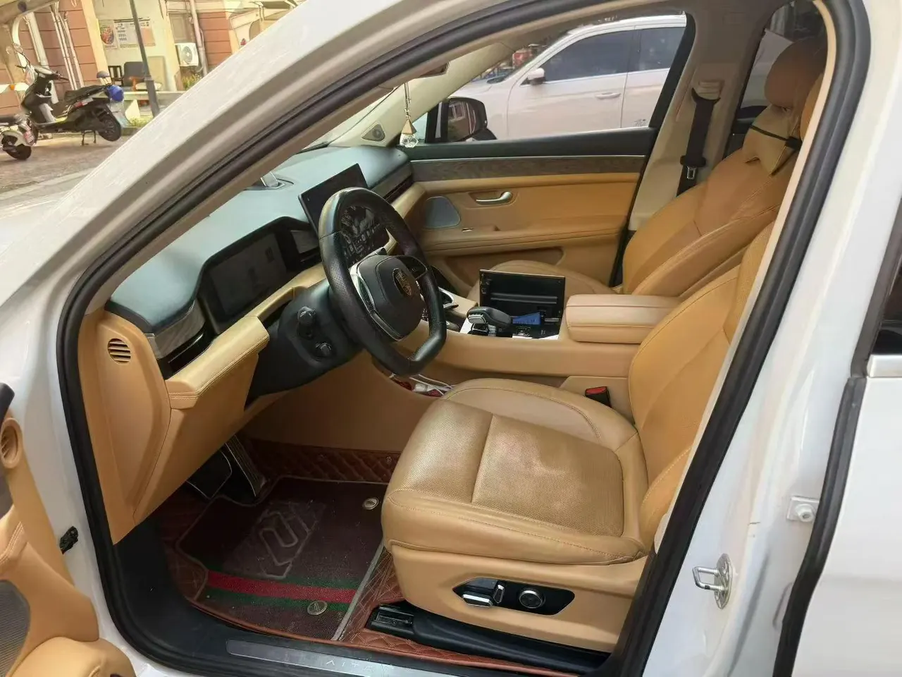 AITO 2022 AITO M5 1.5T Four-wheel Drive to Achieve Automatic Gear 4