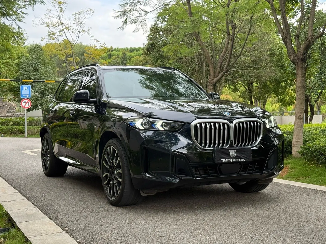 BMW 2023 X5 xDrive40Li 48V 3.0T M sports obsidian night suit automatic gear 3