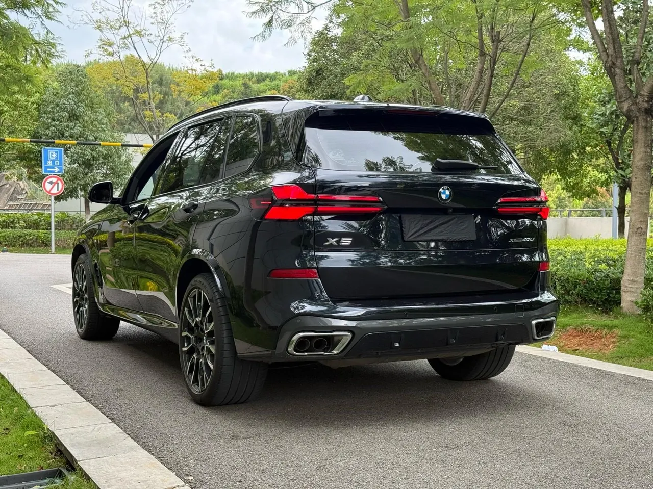 BMW 2023 X5 xDrive40Li 48V 3.0T M sports obsidian night suit automatic gear 7