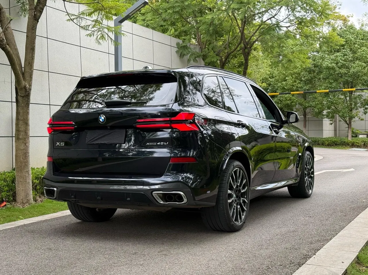 BMW 2023 X5 xDrive40Li 48V 3.0T M sports obsidian night suit automatic gear 9