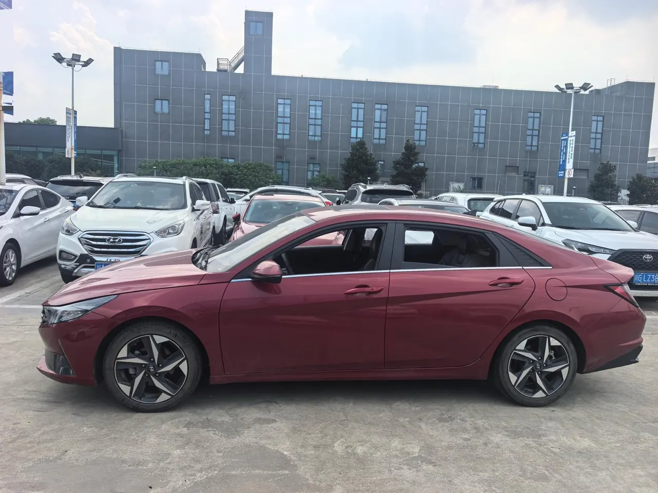 Hyundai 2022 Elantra -3-compartment 1.5 stepless LUX premium automatic gear 2