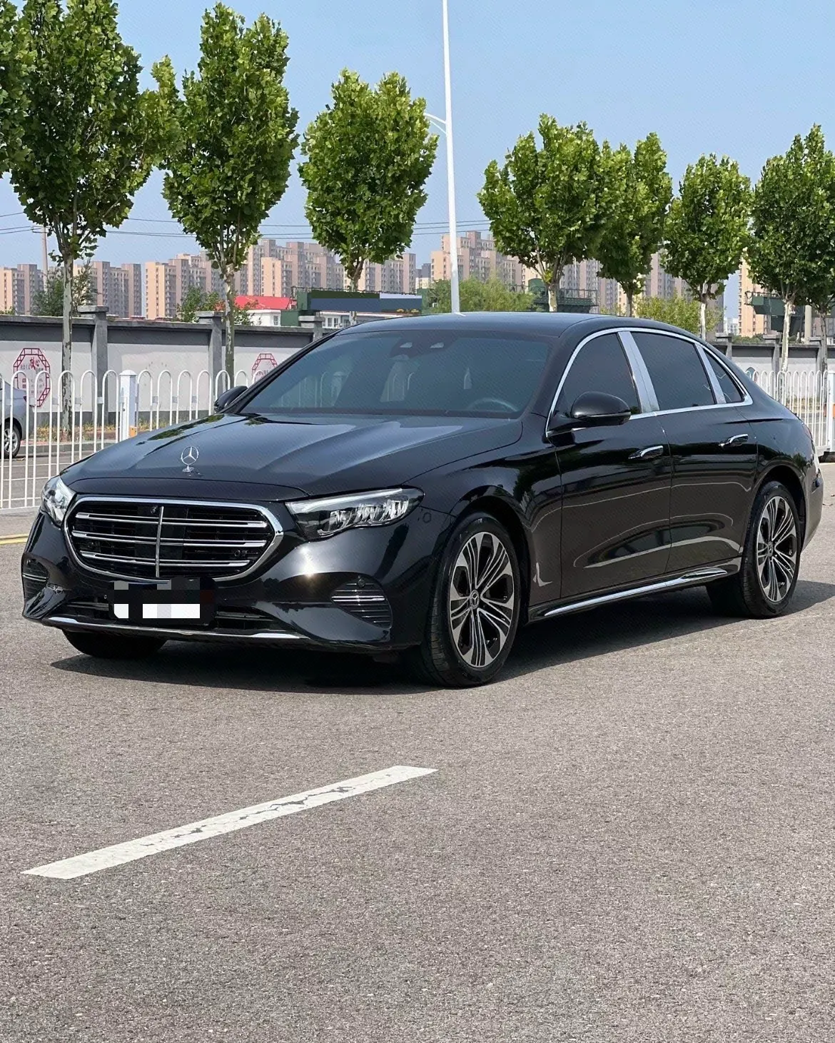 打开图片灯箱:Mercedes Benz Class E New Energy 2024 E 350 e L 2.0T Automatic Gear