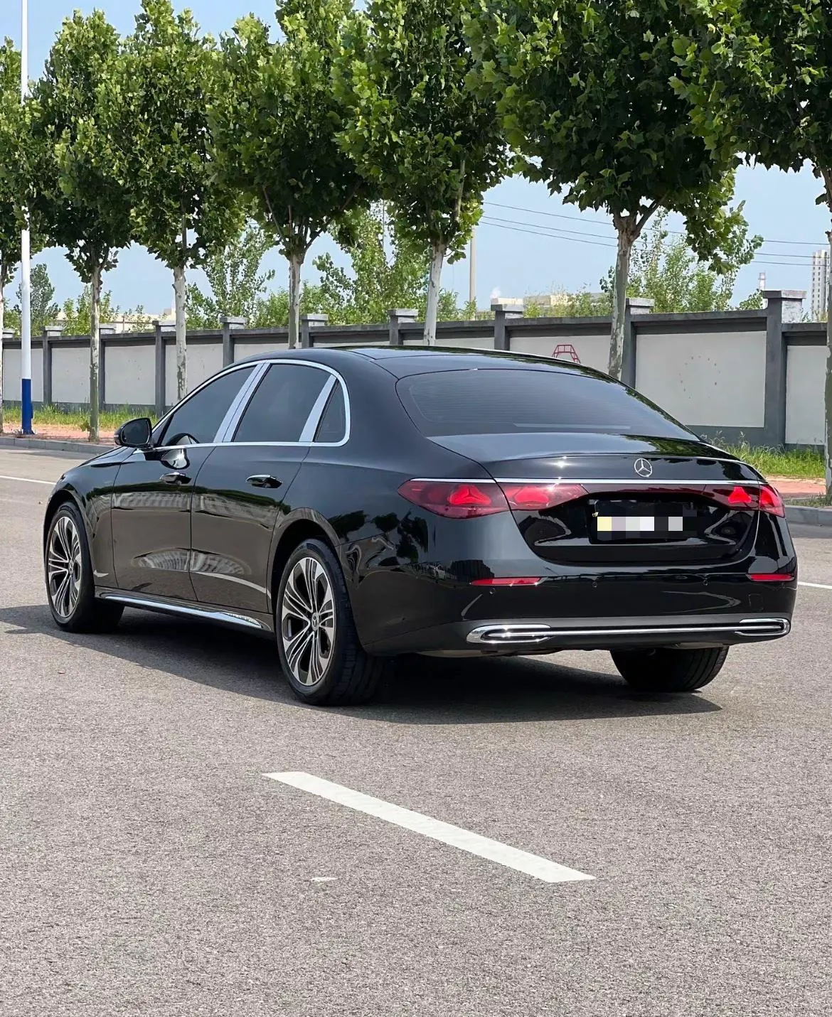 Mercedes Benz Class E New Energy 2024 E 350 e L 2.0T Automatic Gear 4