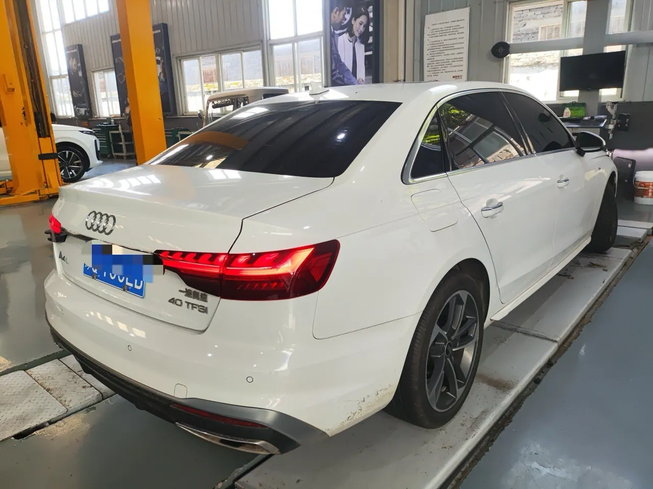 Audi 2024 A4L 2.0TFSI 40TFSI Fashion Dynamic Automatic 2
