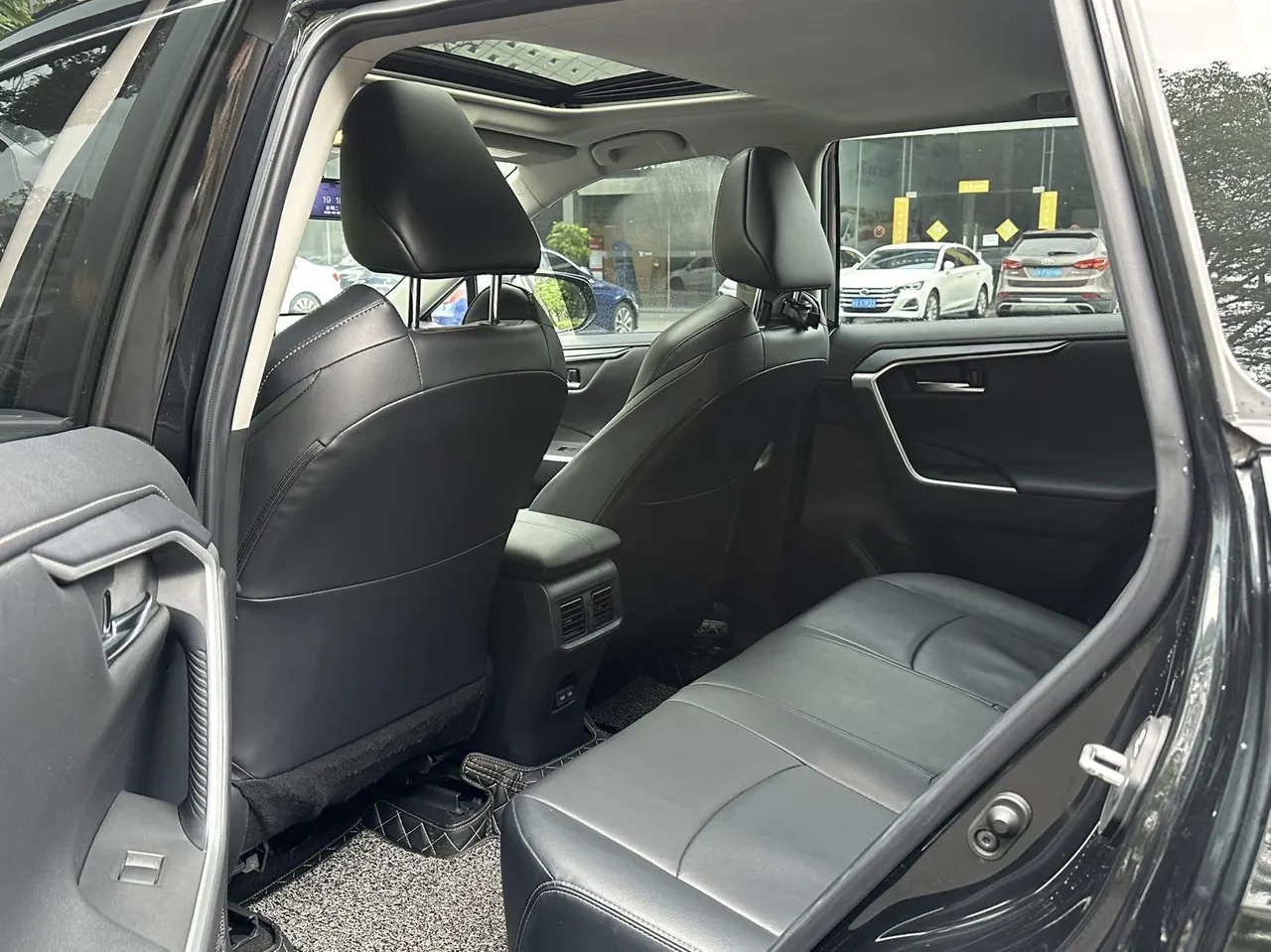 Toyota 2022 Willanda 2.0 Stepless Two-Drive Luxury PLUS Edition Automatic Gear 6