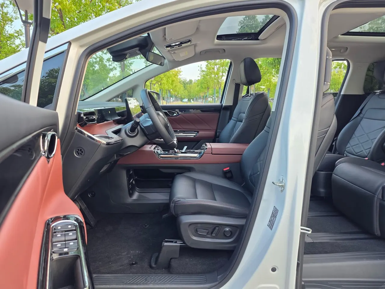 GAC Trumpchi 2024 E8 2.0 150km MAX Automatic Transmission 5