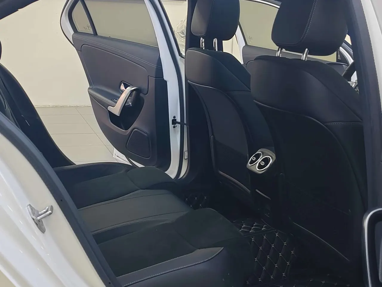 Mercedes Benz Class A 2022 A 200 L 1.3T Fashion (Change 2) Automatic Gear 14