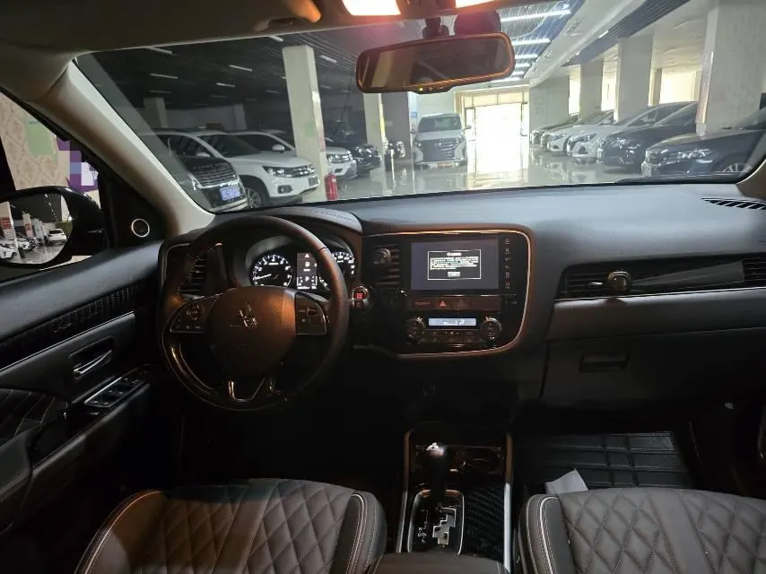 Mitsubishi 2021 Outlander 2.0 Stepless Two-Drive Obsidian Version 5-seat Automatic Gear 10