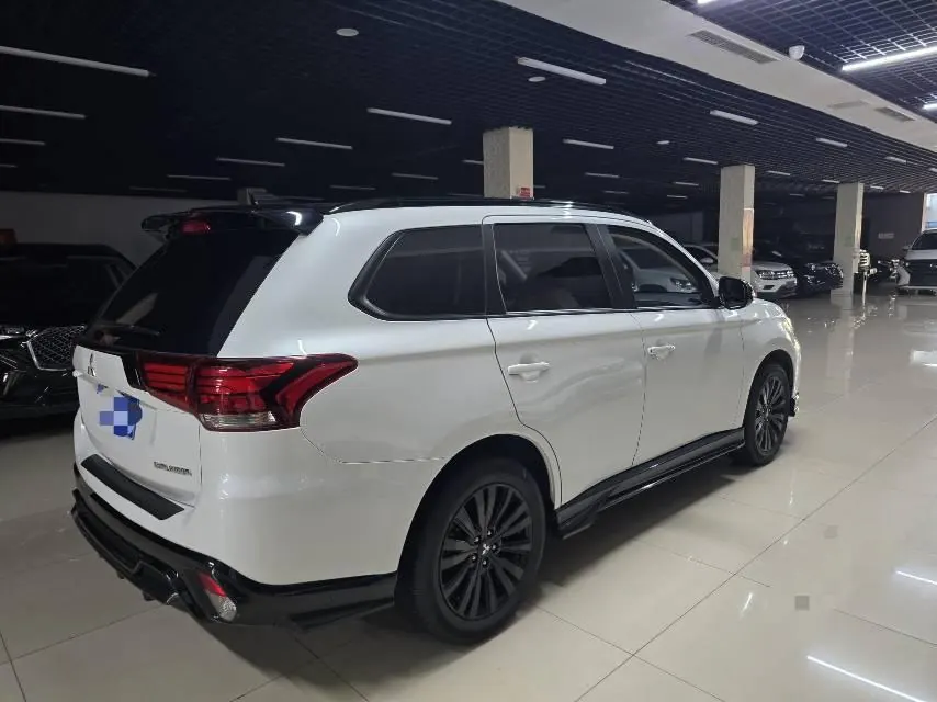 Mitsubishi 2021 Outlander 2.0 Stepless Two-Drive Obsidian Version 5-seat Automatic Gear 6