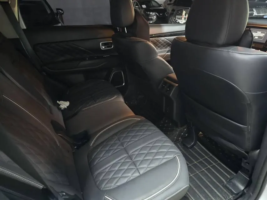 Mitsubishi 2021 Outlander 2.0 Stepless Two-Drive Obsidian Version 5-seat Automatic Gear 9