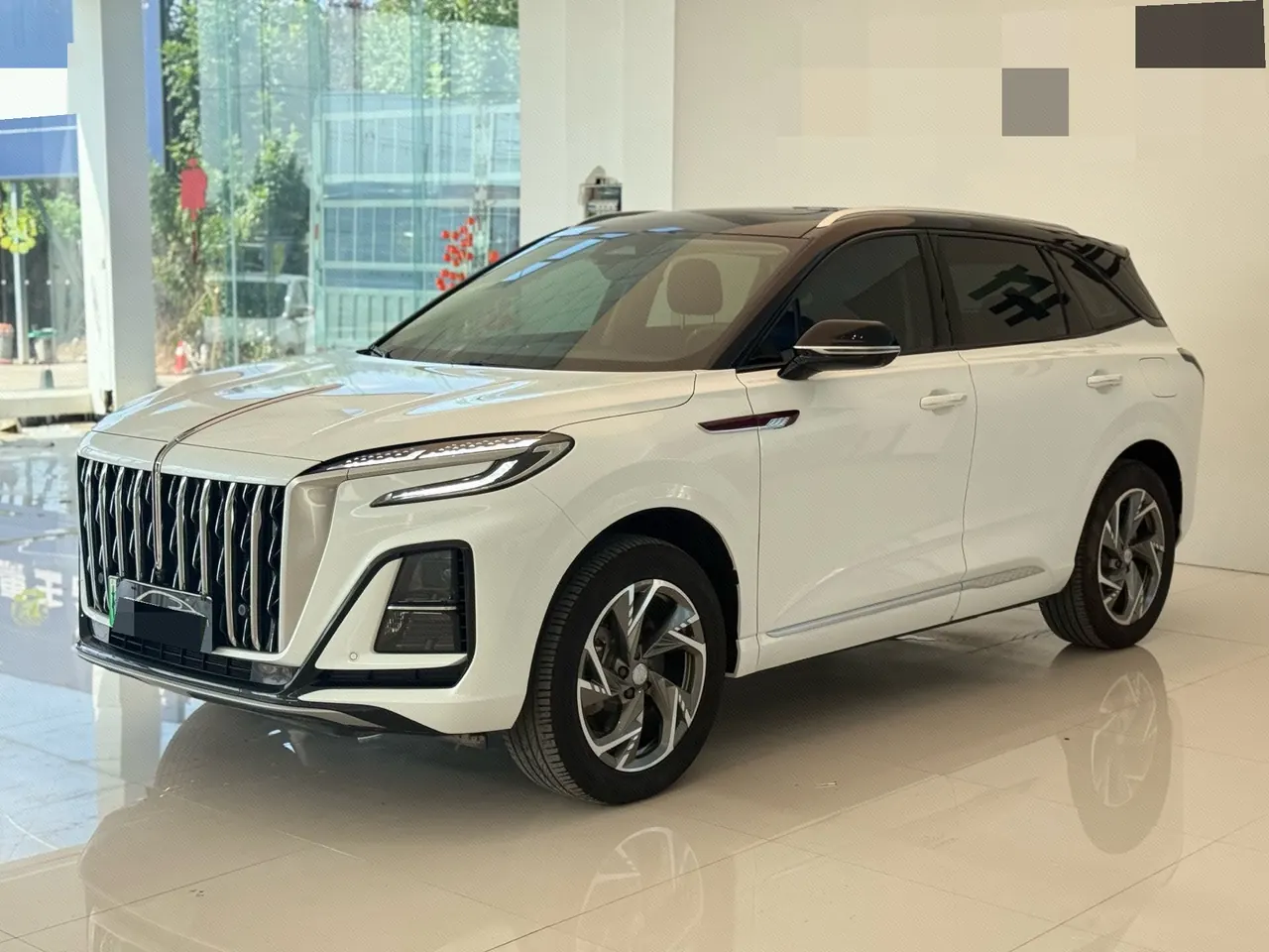 Open image lightbox: HongQi 2025 HS3 PHEV 1.5T 125km strength for 2 million commemorative automatic gear