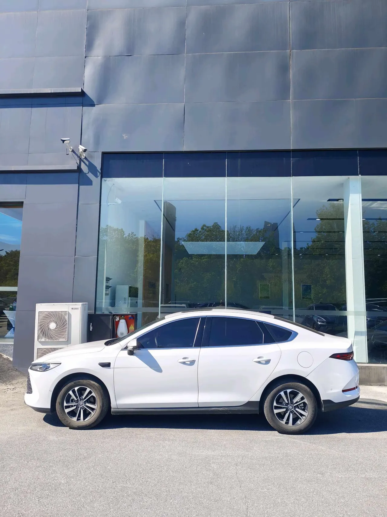 BYD 2025 Qin PLUS DM-i 1.5 stepless smart driving version 120KM Exceed automatic gear 2