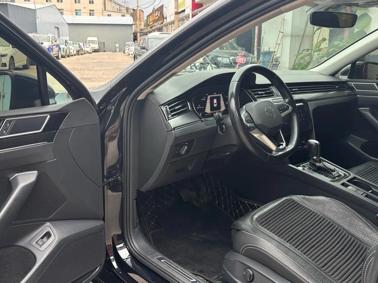 Volkswagen 2023 Magotan 2.0TSI 330TSI 2 million Commemorative Edition Leading Automatic Gear 2
