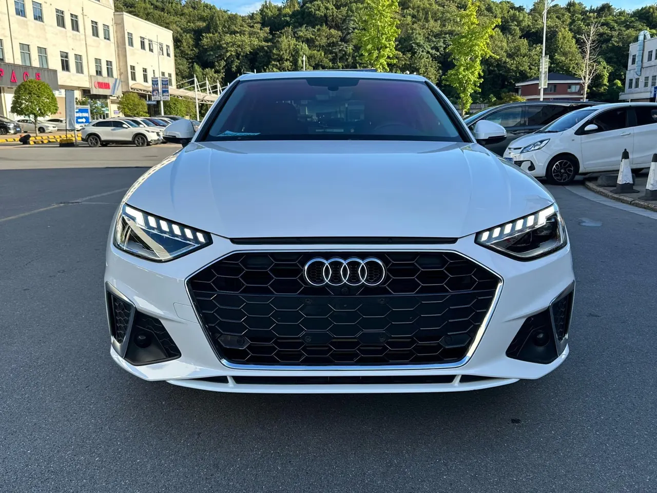 Audi 2020 A4L 2.0TFSI 40TFSI Fashion Dynamic Automatic 2