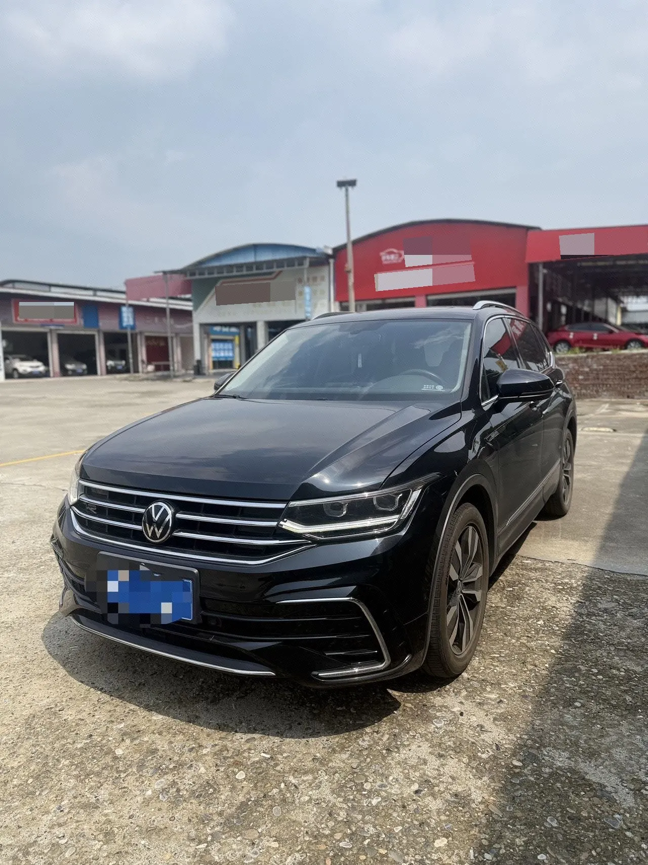 打开图片灯箱:Volkswagen 2022 Tiguan L R-Line 2.0TSI 330TSI Two-Drive R-Line Overdrive Automatic Gear