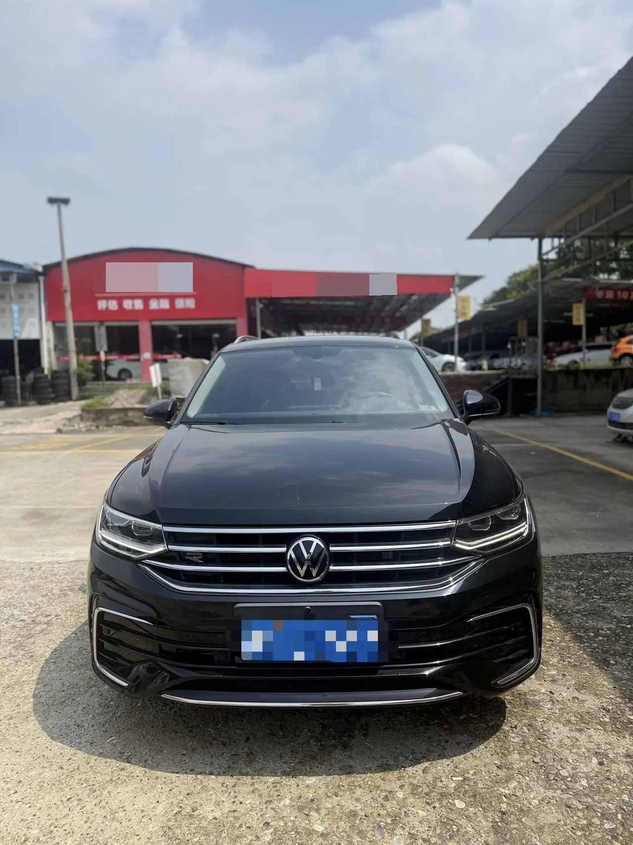 Volkswagen 2022 Tiguan L R-Line 2.0TSI 330TSI Two-Drive R-Line Overdrive Automatic Gear 3