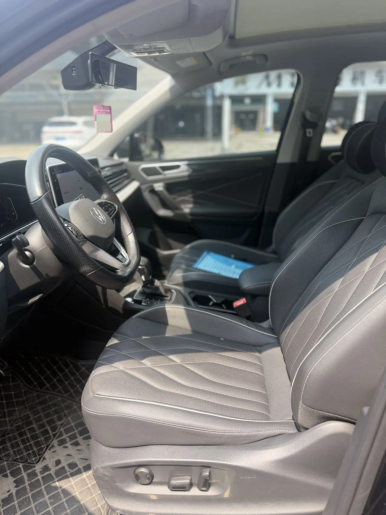 Volkswagen 2022 Tiguan L R-Line 2.0TSI 330TSI Two-Drive R-Line Overdrive Automatic Gear 4