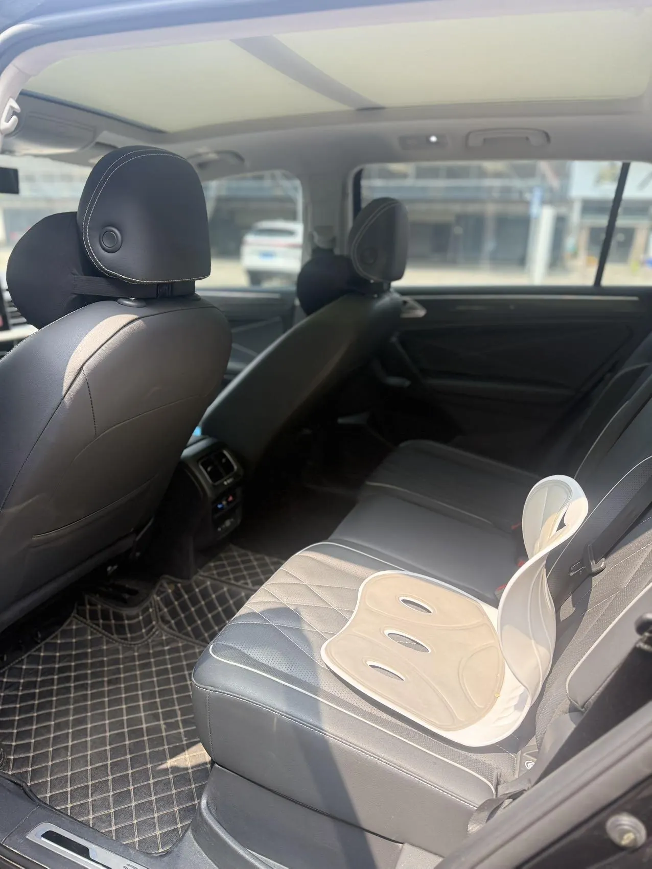 Volkswagen 2022 Tiguan L R-Line 2.0TSI 330TSI Two-Drive R-Line Overdrive Automatic Gear 5