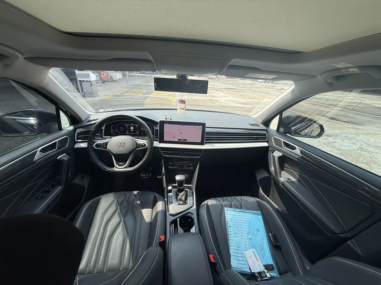 Volkswagen 2022 Tiguan L R-Line 2.0TSI 330TSI Two-Drive R-Line Overdrive Automatic Gear 6