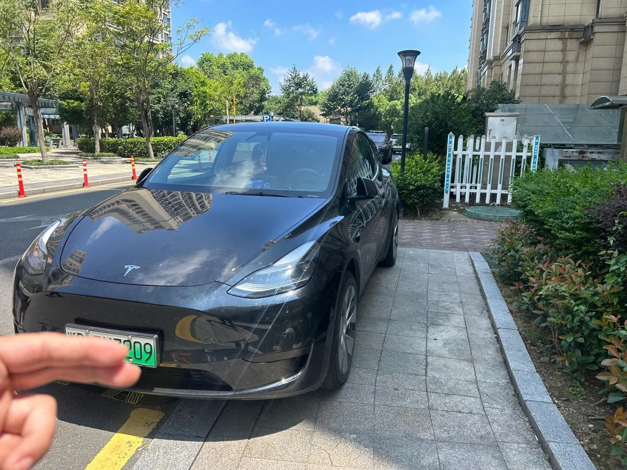 Open image lightbox: Tesla 2022 Model Y rear-wheel drive version automatic transmission