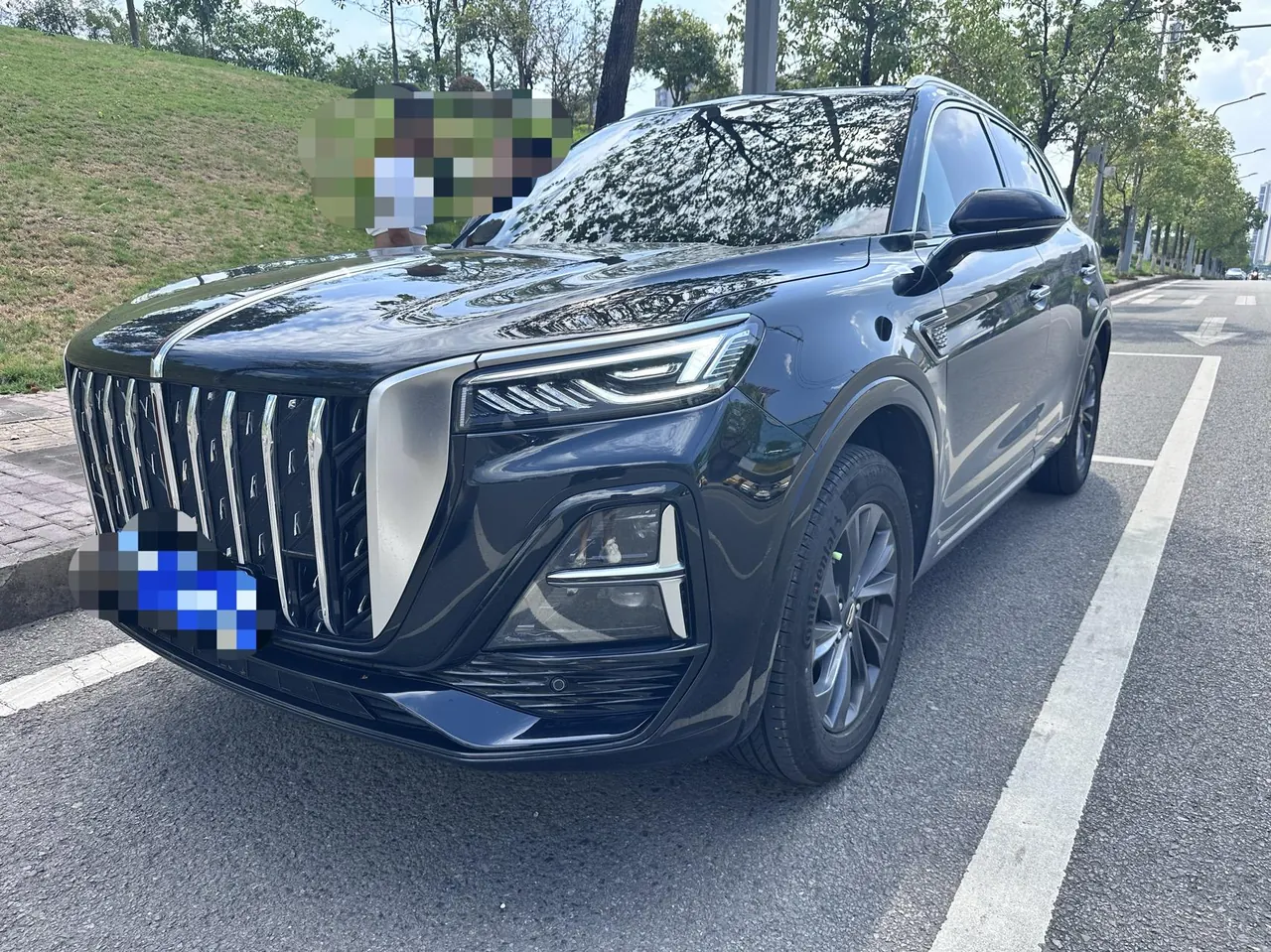 Open image lightbox: HongQi 2023 HS5 2.0T Flag Yue Pro Edition Automatic Gear