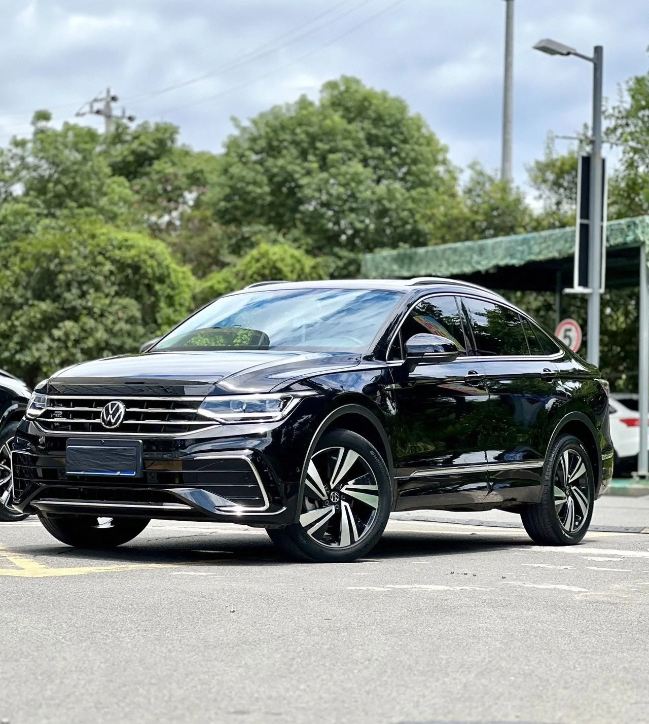 Volkswagen 2022 Tiguan X 2.0TSI 330TSI Two-Drive Ultimate Automatic Gear - View 1
