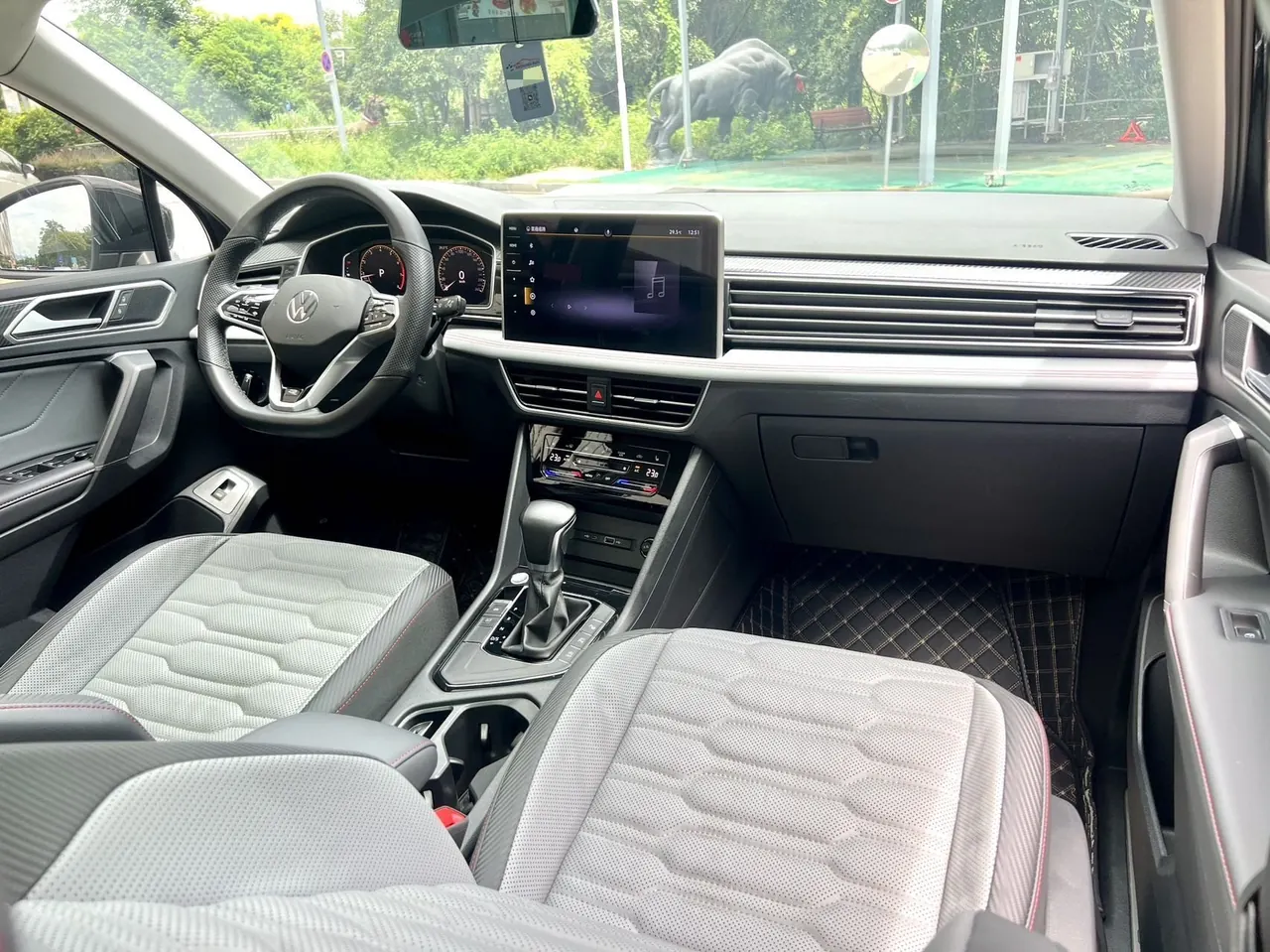 Volkswagen 2022 Tiguan X 2.0TSI 330TSI Two-Drive Ultimate Automatic Gear 10