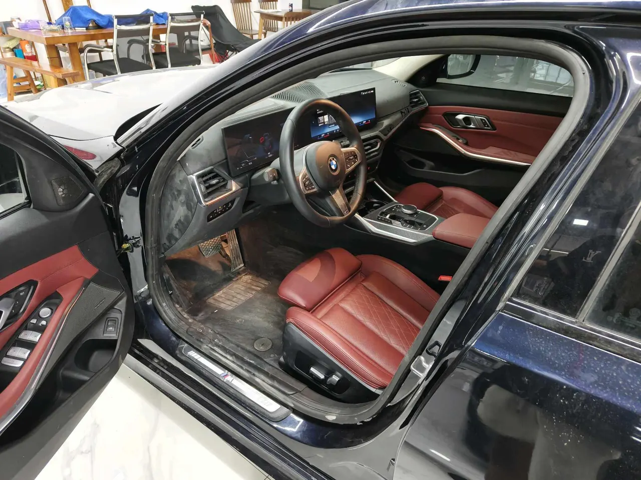 BMW 3 Series 2024 325Li 2.0T M Sports Obsidian Night Suit Automatic Gear 2