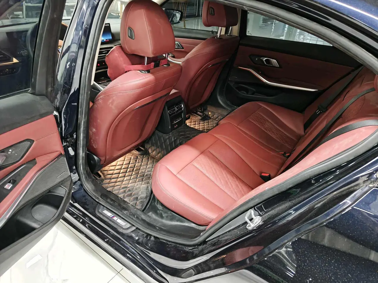BMW 3 Series 2024 325Li 2.0T M Sports Obsidian Night Suit Automatic Gear 3