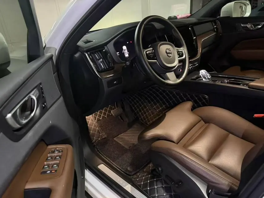 Volvo 2024 XC60 48V 2.0T B5 4-wheel drive Zhiyuan Deluxe Edition Automatic Gear 4