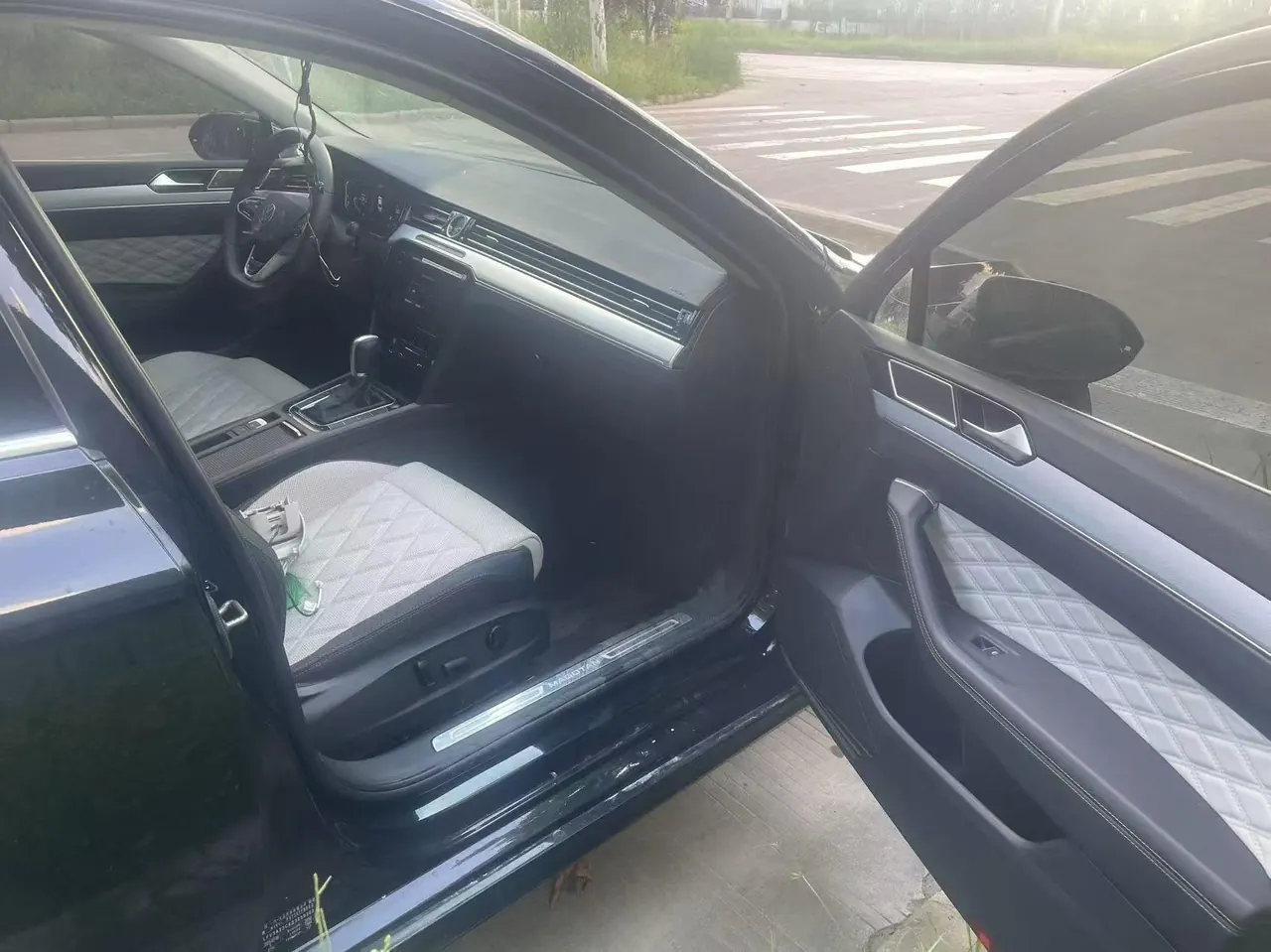 Volkswagen 2025 Magotan 2.0TSI 330TSI 2 million luxury automatic gear 3