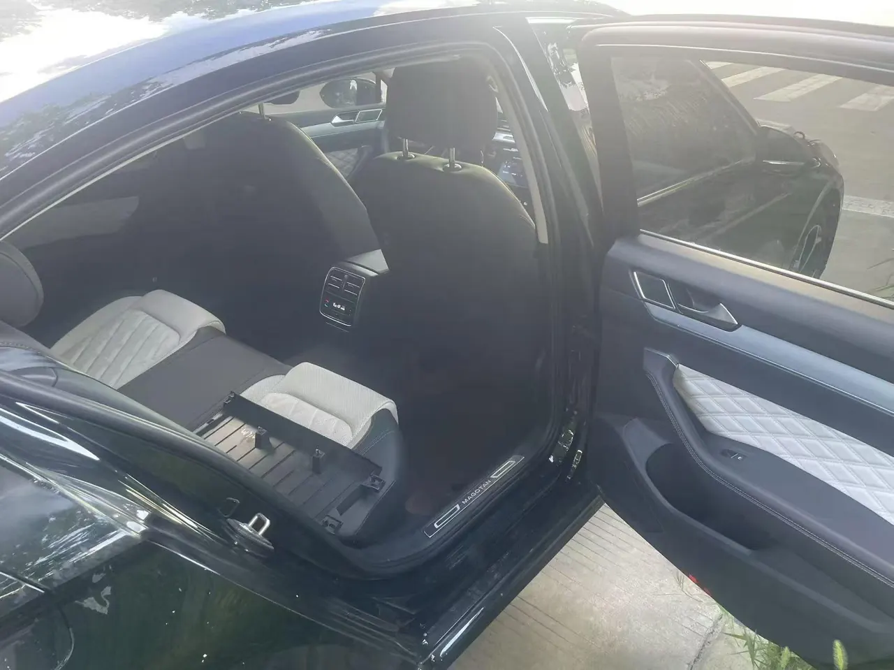Volkswagen 2025 Magotan 2.0TSI 330TSI 2 million luxury automatic gear 4