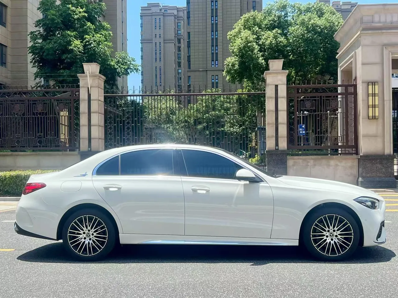 打开图片灯箱:Mercedes Benz Class C 2025 C 260 L 48V 1.5T Sports Edition Automatic Gear