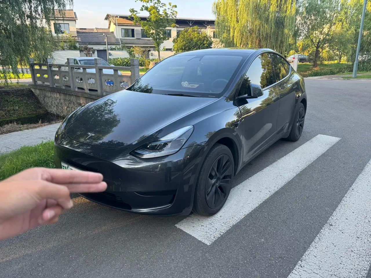 Open image lightbox: Tesla 2024 Model Y rear-wheel drive version automatic transmission
