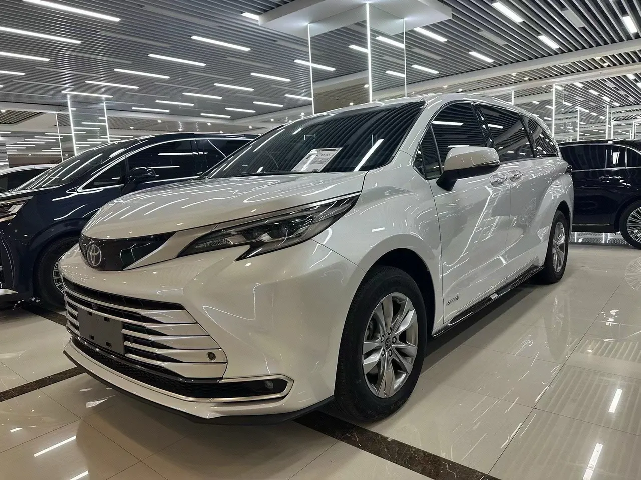 打开图片灯箱:Toyota 2021 Sana 2.5 Stepless Platinum Edition Automatic Transmission