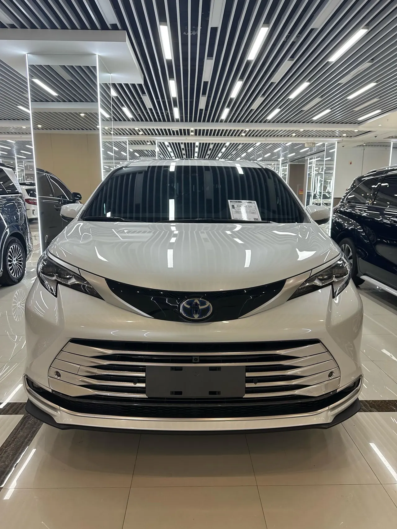 Toyota 2021 Sana 2.5 Stepless Platinum Edition Automatic Transmission 2
