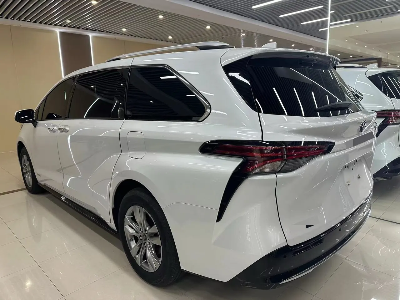 Toyota 2021 Sana 2.5 Stepless Platinum Edition Automatic Transmission 5