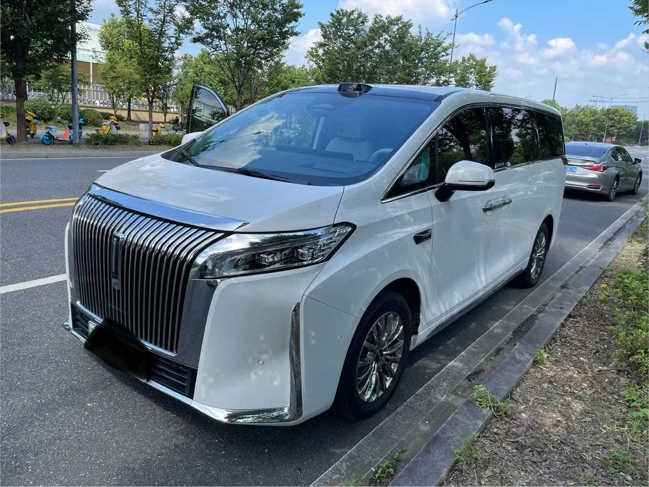 Open image lightbox: WEY 2025 VV7 Hi4 1.5T Four-Wheel-Drive Automatic Model