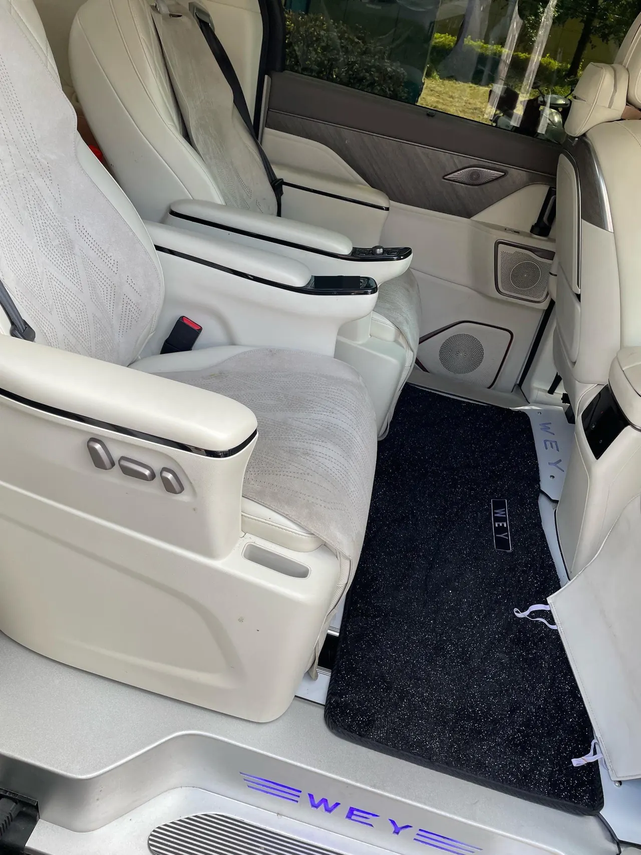WEY 2025 VV7 Hi4 1.5T Four-Wheel-Drive Automatic Model 11